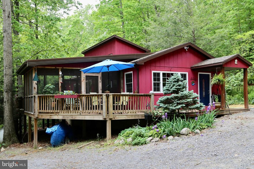 3 BD/ 2.5 Bath Cabin in Woods  with screened porch, workshop, Hot tub and deck.  Located on 2.48 Acres.  Near activities and dining in Lost River and Wardensville.  Only 2 hours from DC area.