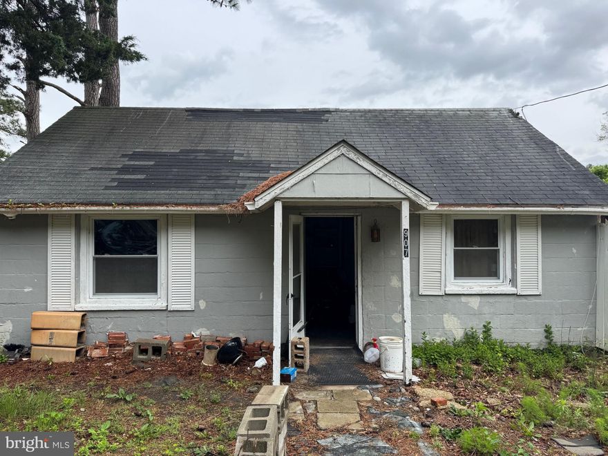 This cute block home is waiting for you!  Home is in need of some TLC but can be perfect with just a little imagination. Could also be a great investment property. Built on concrete slab and with block walls this home is built to last.