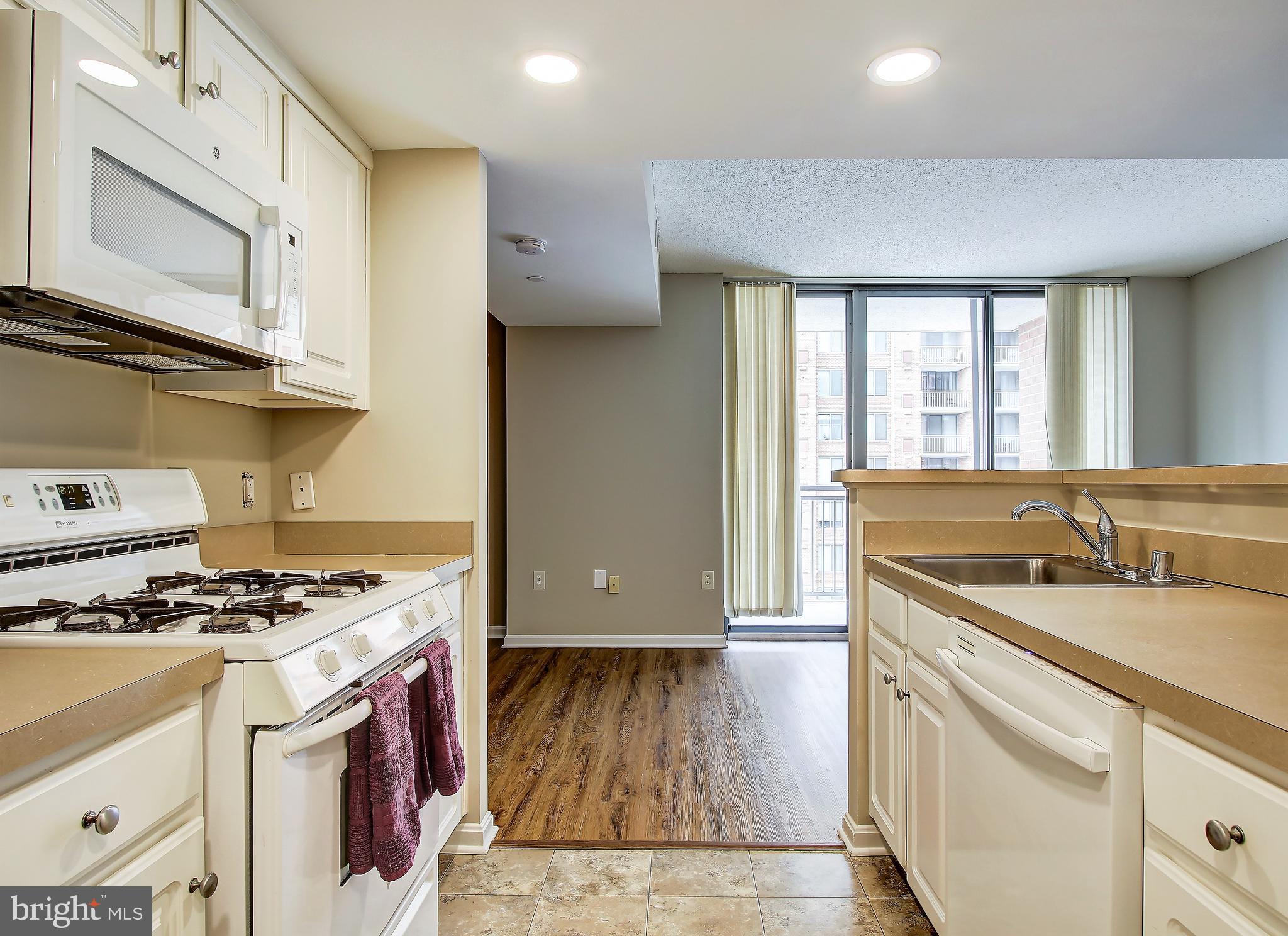 GALLERY AT WHITE FLINT - Residential Lease