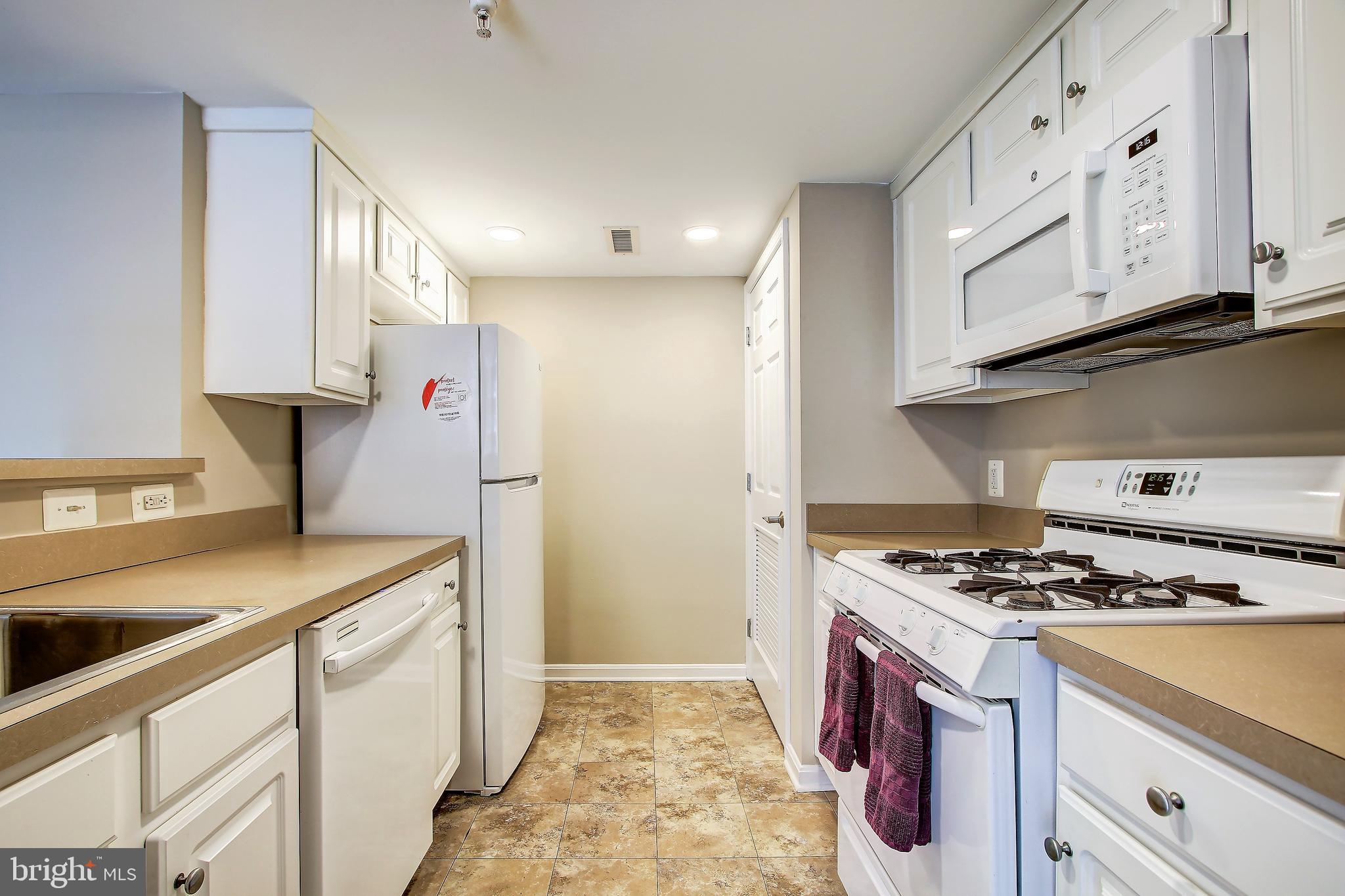 GALLERY AT WHITE FLINT - Residential Lease