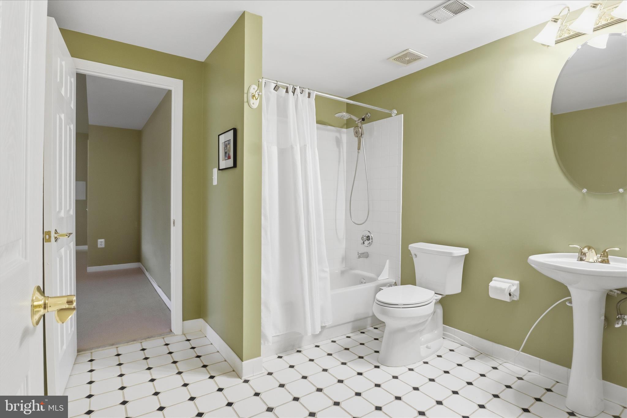 MC LEAN HAMLET - Residential