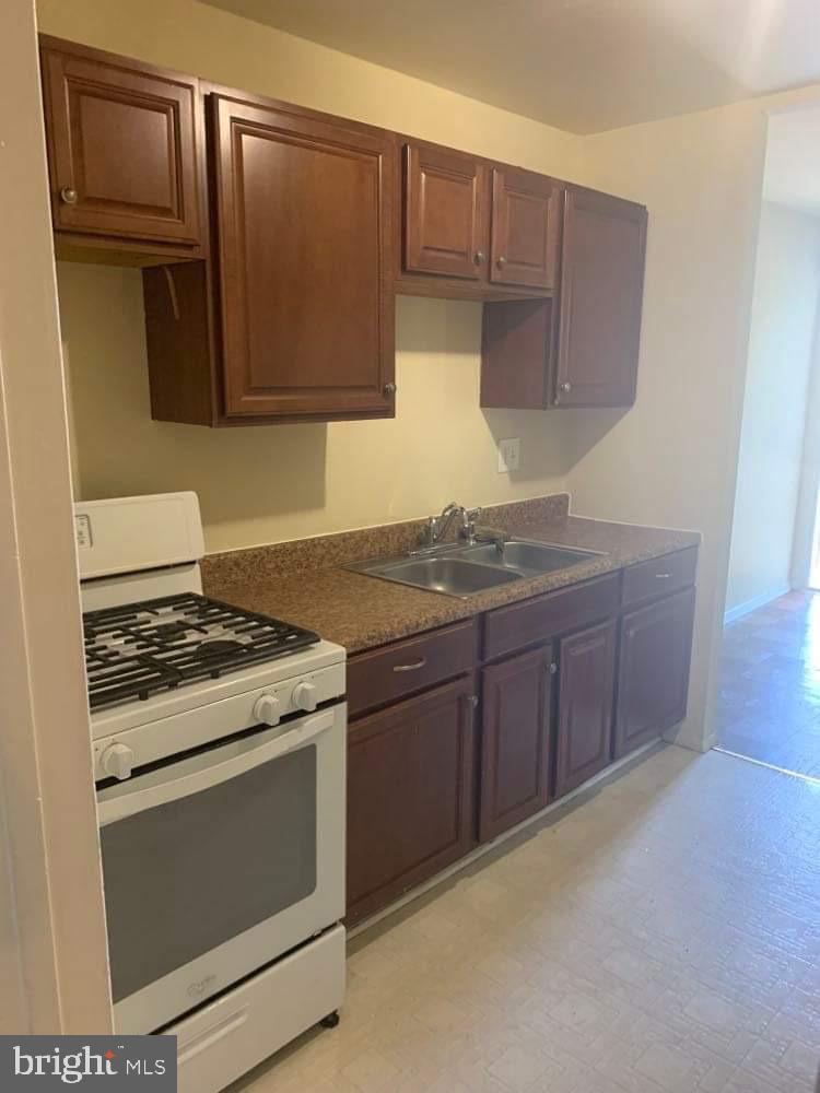 HOLLY HILL CONDOMINIUMS - Residential