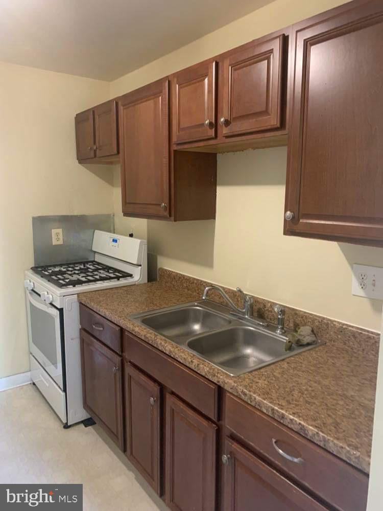 HOLLY HILL CONDOMINIUMS - Residential