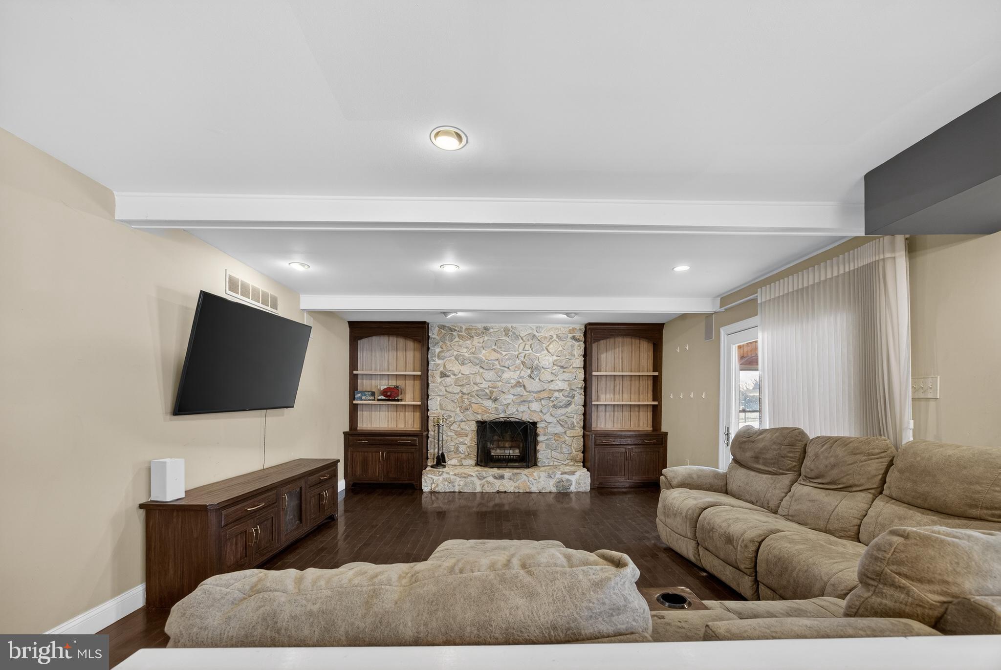 HAMPTON HILLS - Residential