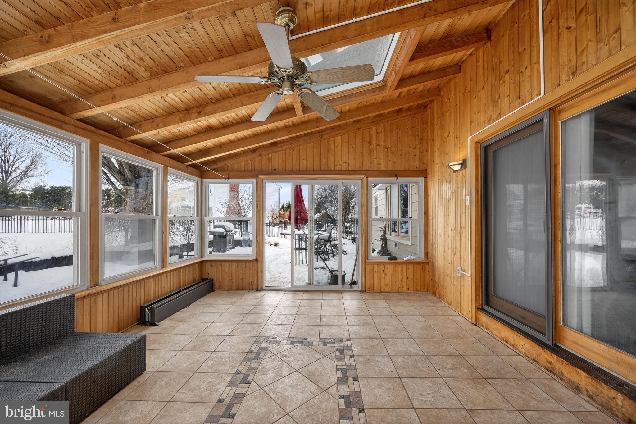 HAMPTON HILLS - Residential