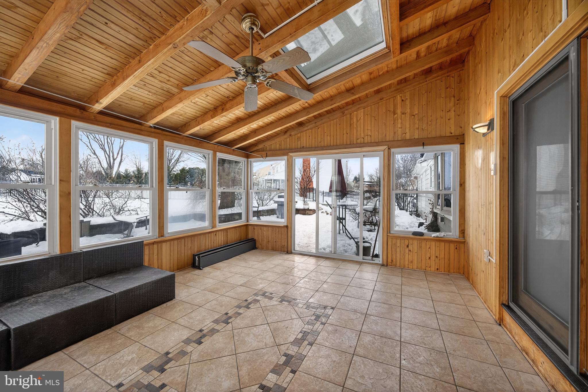 HAMPTON HILLS - Residential