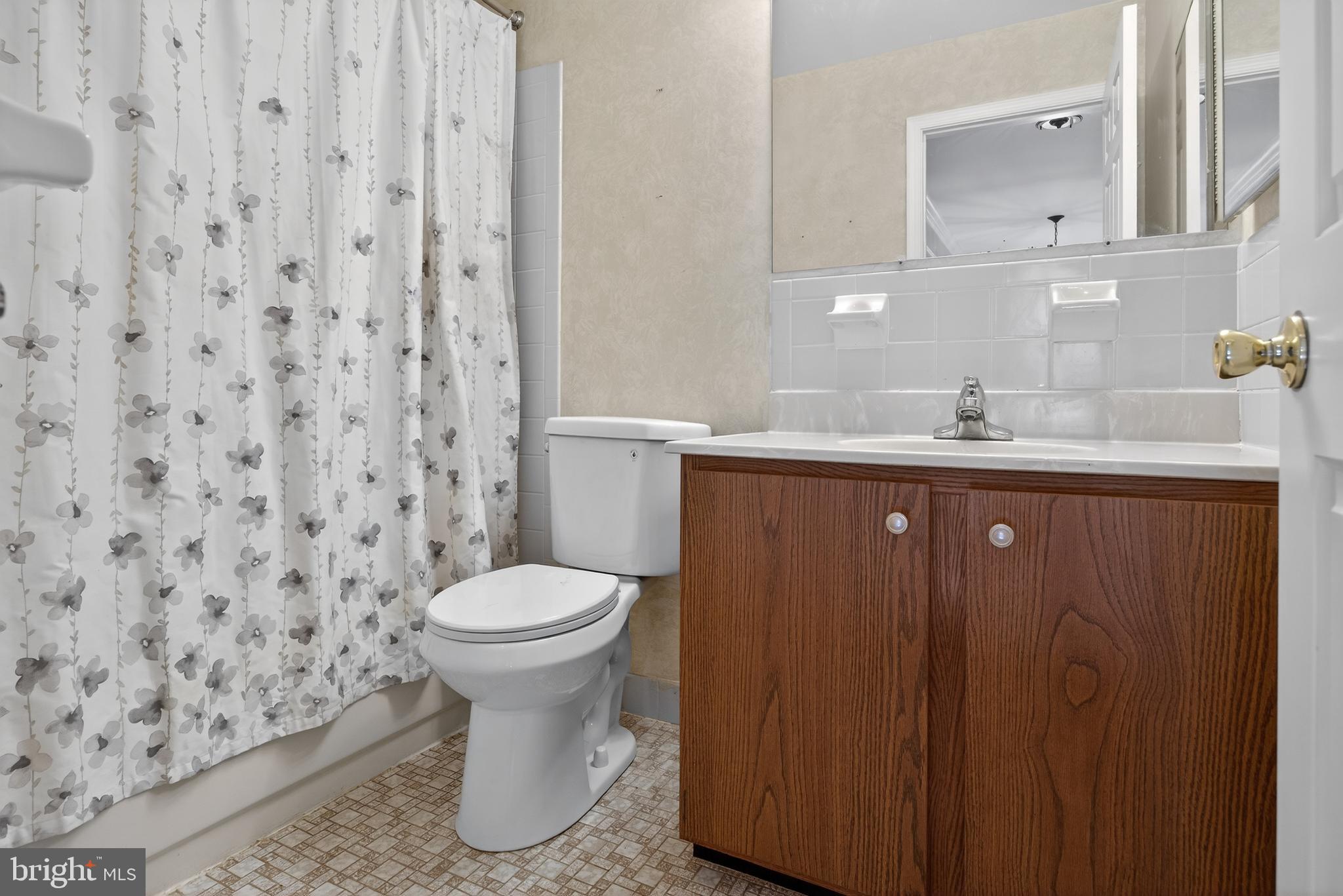 HAMPTON HILLS - Residential