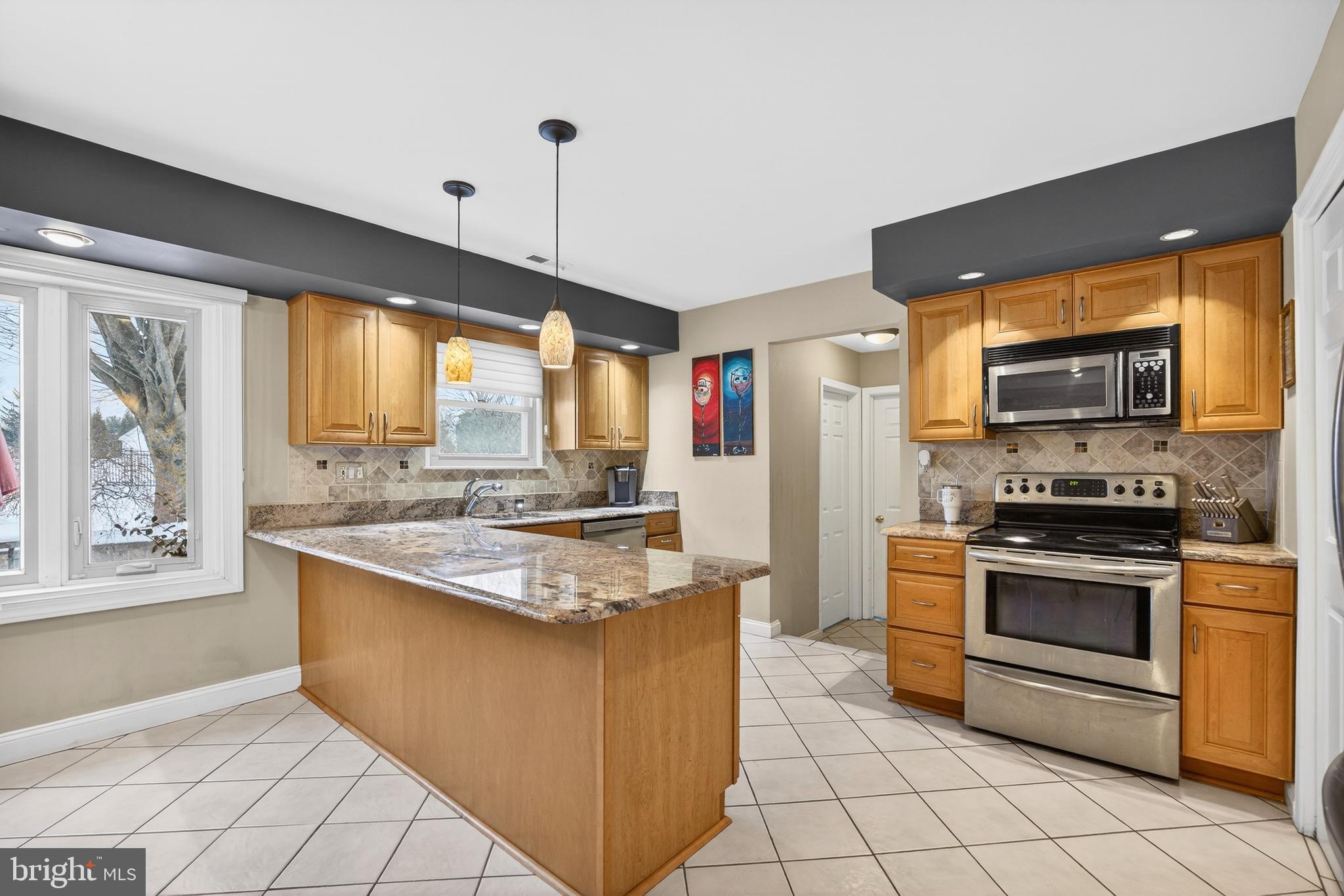 HAMPTON HILLS - Residential