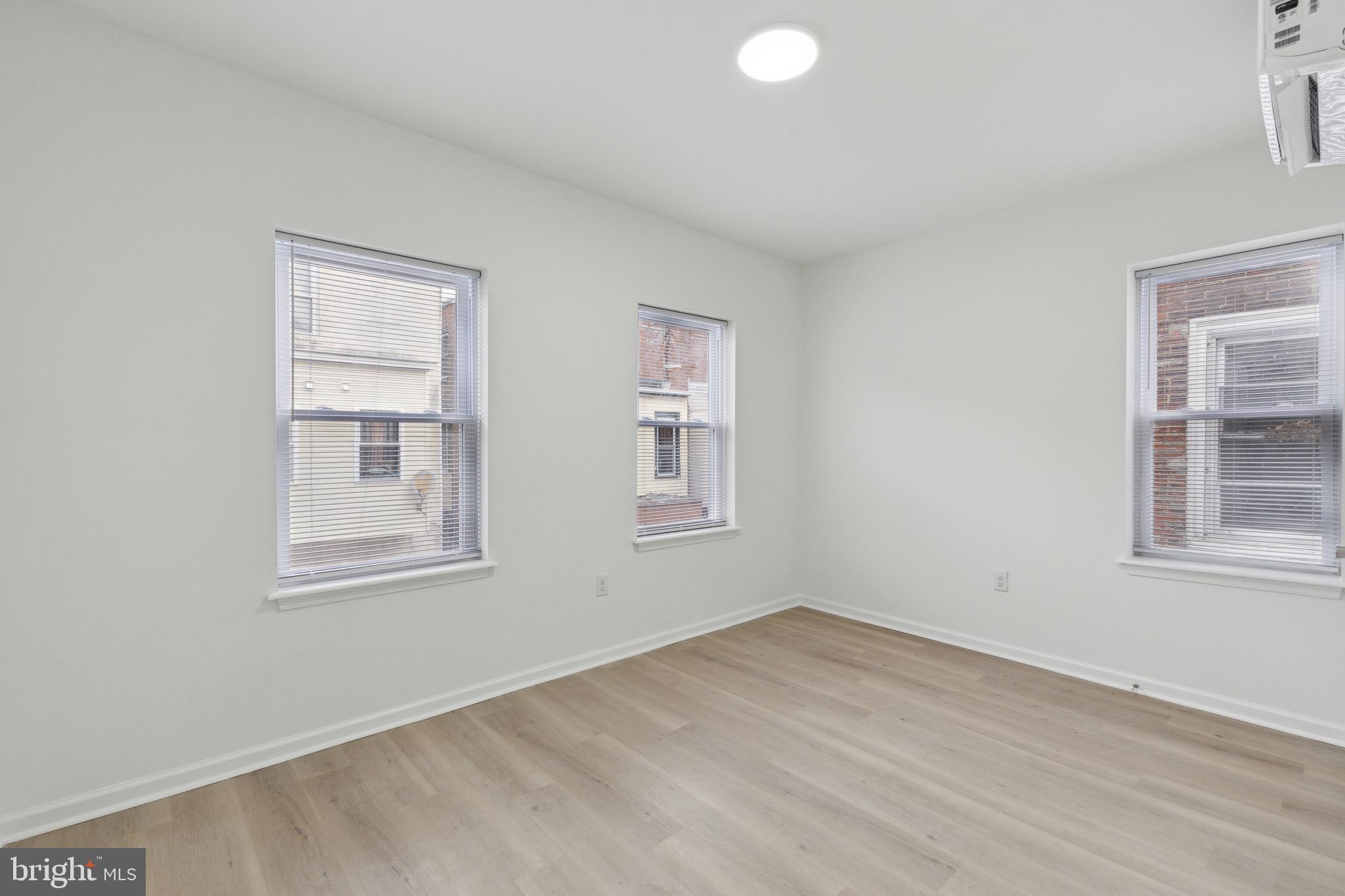 WALNUT HILL - Residential