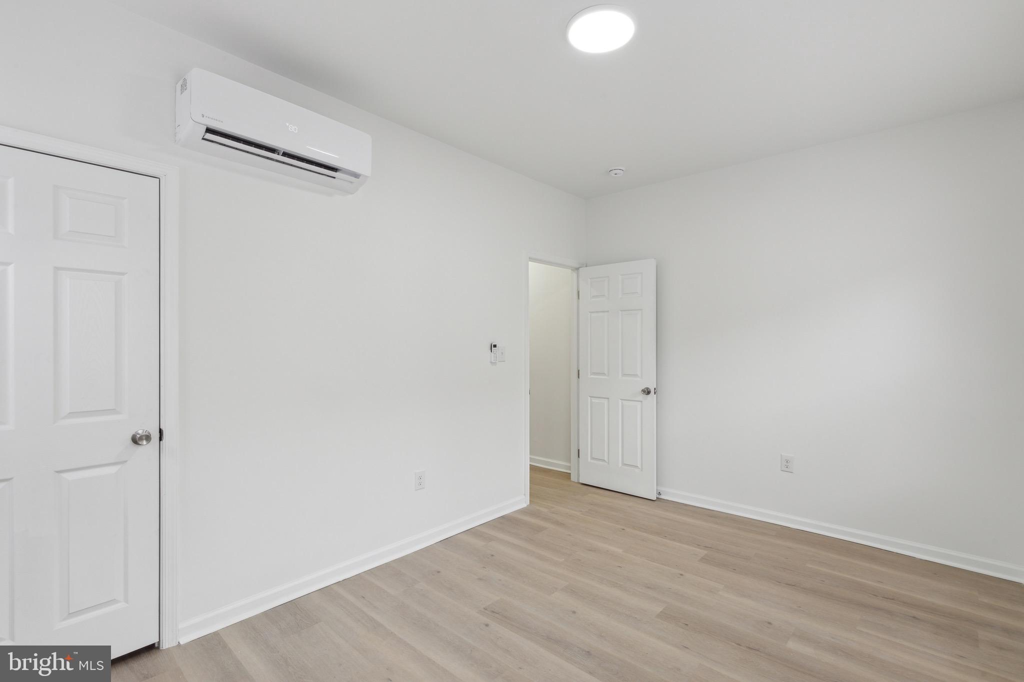 WALNUT HILL - Residential