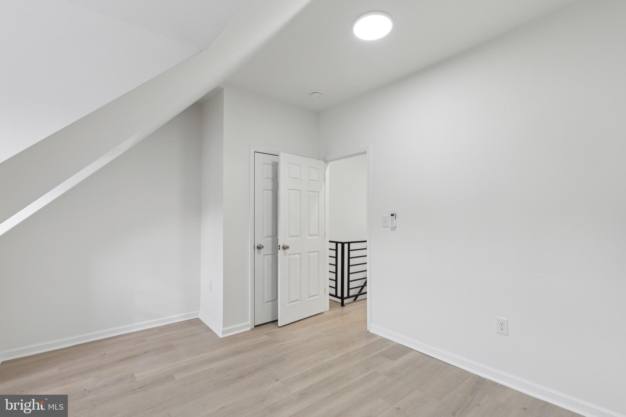 WALNUT HILL - Residential