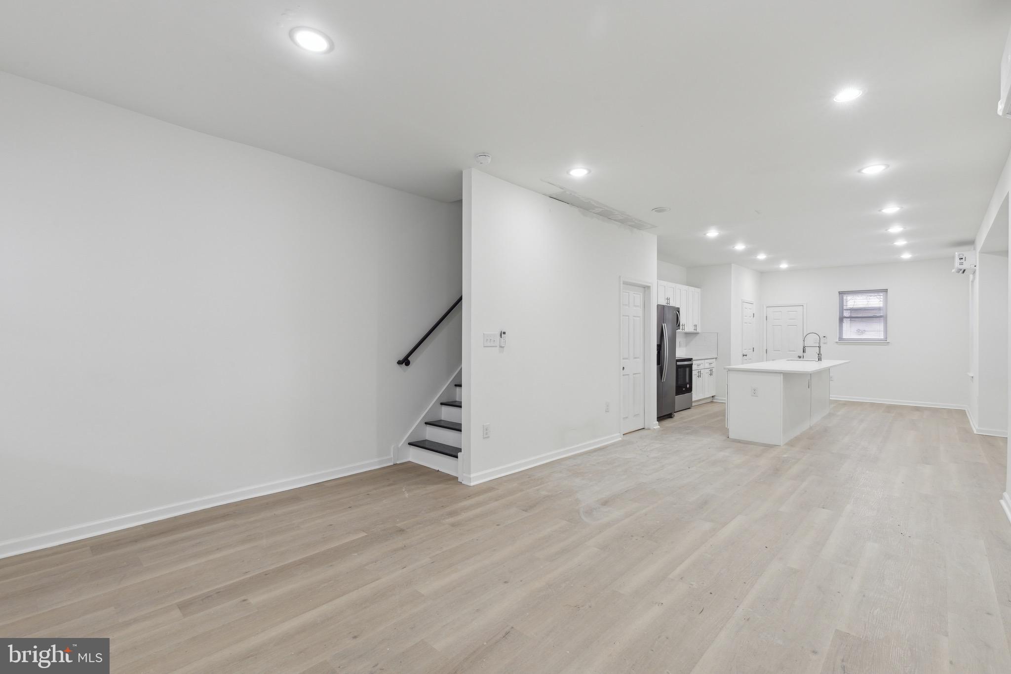 WALNUT HILL - Residential