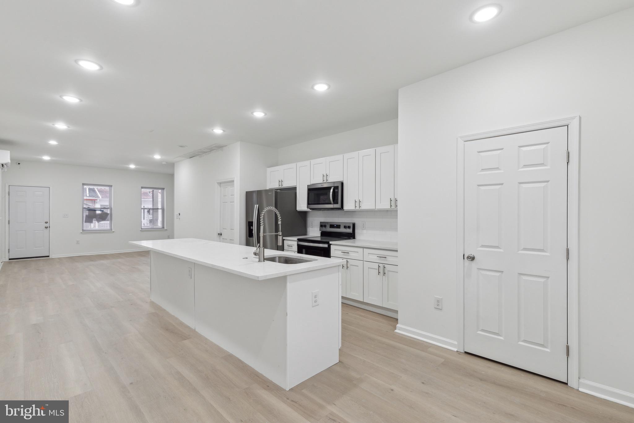 WALNUT HILL - Residential