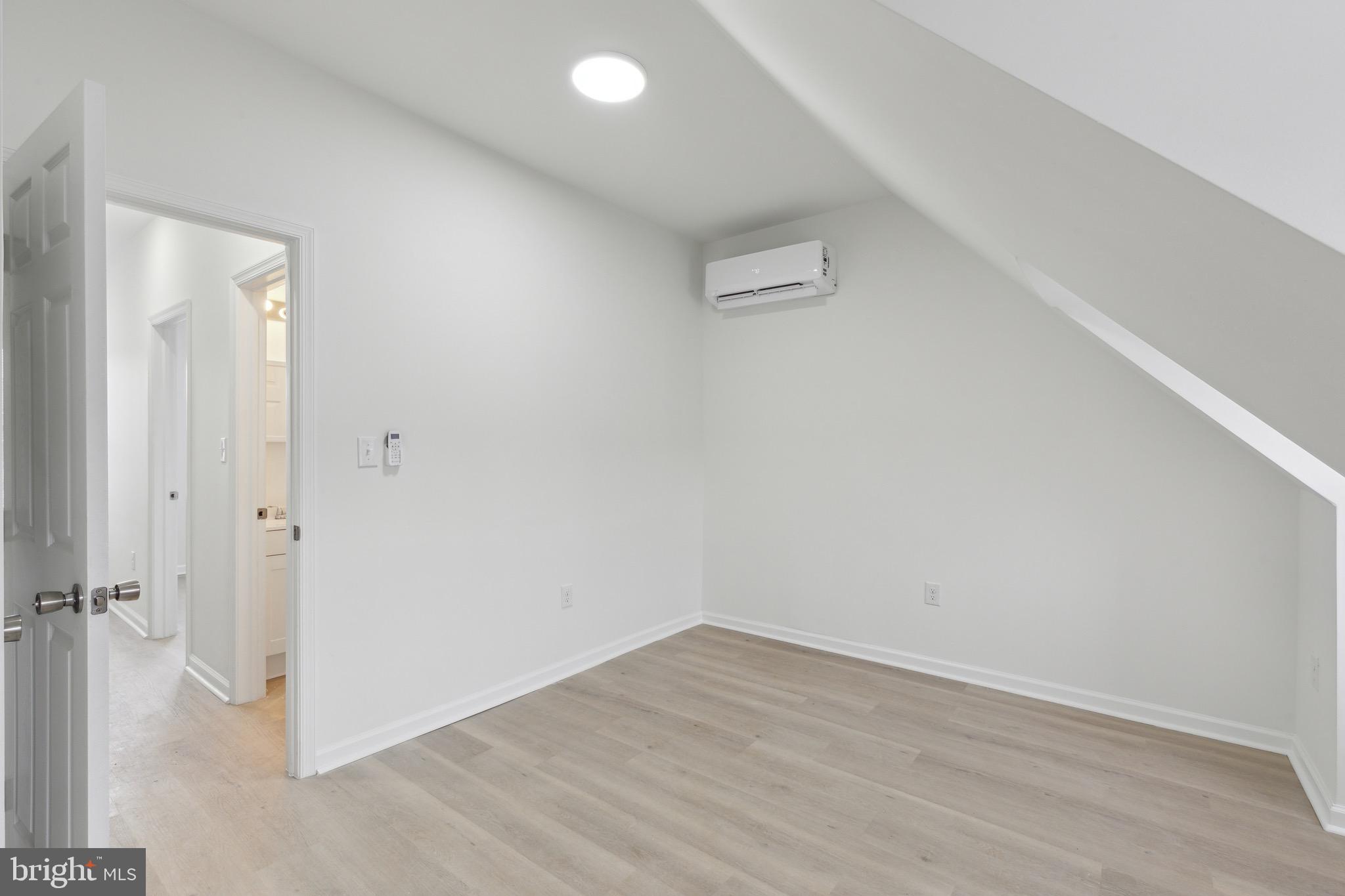 WALNUT HILL - Residential