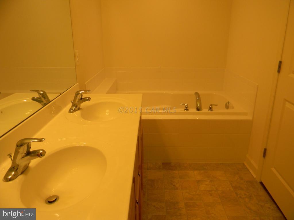 COLONIAL VILLAGE - Residential