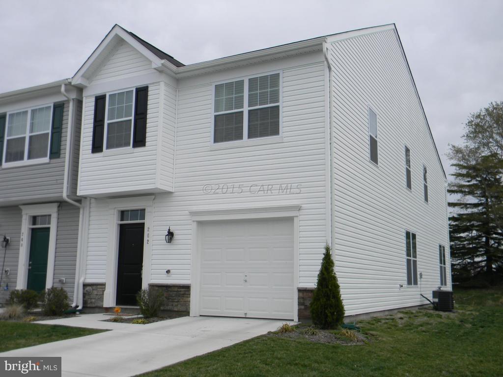 COLONIAL VILLAGE - Residential