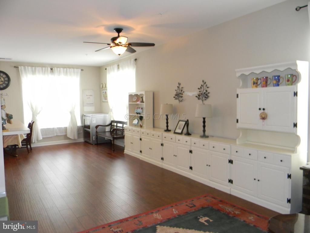 COLONIAL VILLAGE - Residential