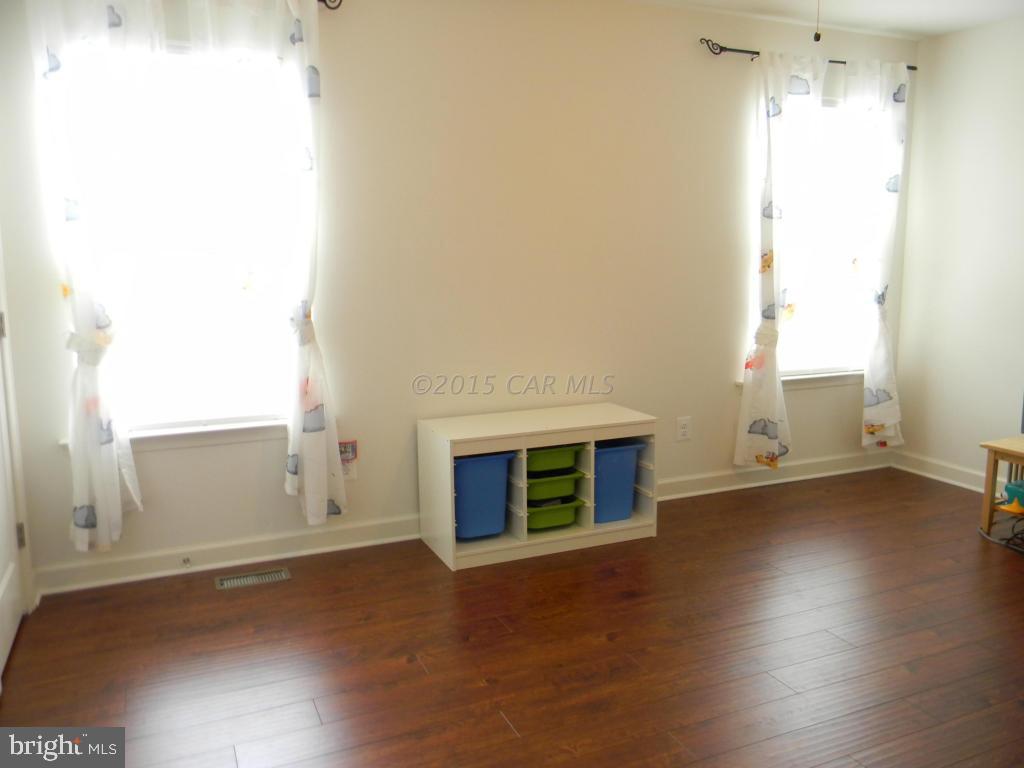 COLONIAL VILLAGE - Residential