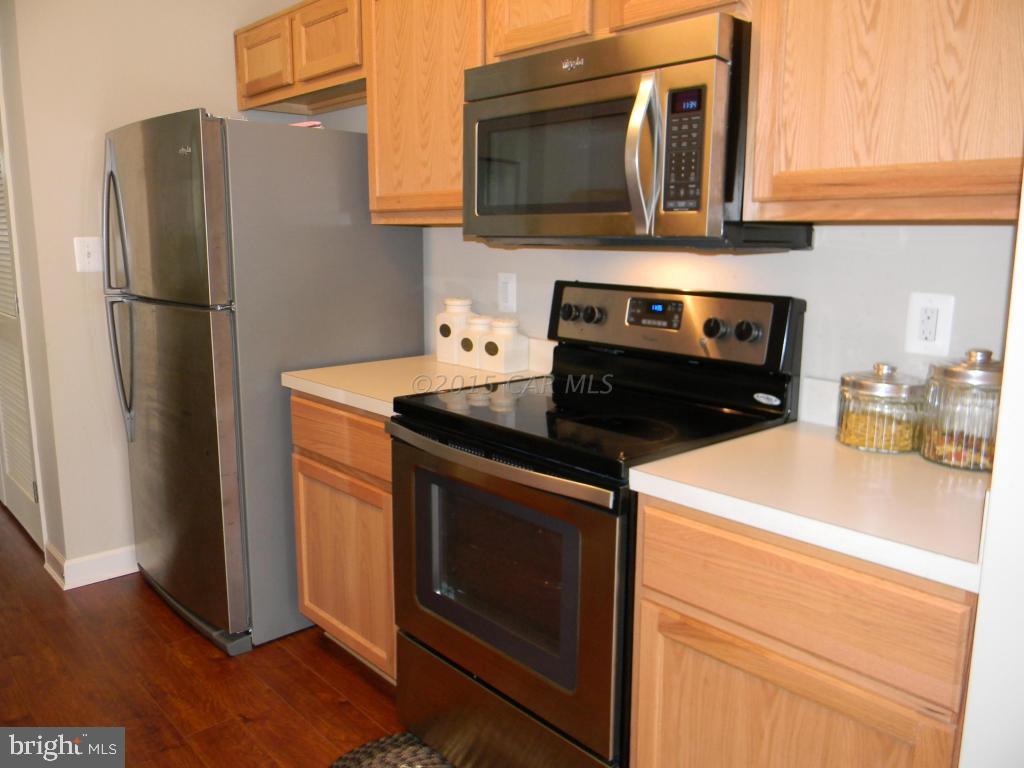 COLONIAL VILLAGE - Residential