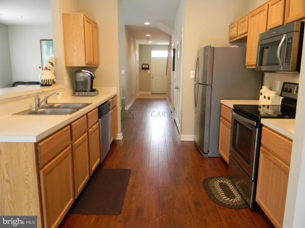 COLONIAL VILLAGE - Residential