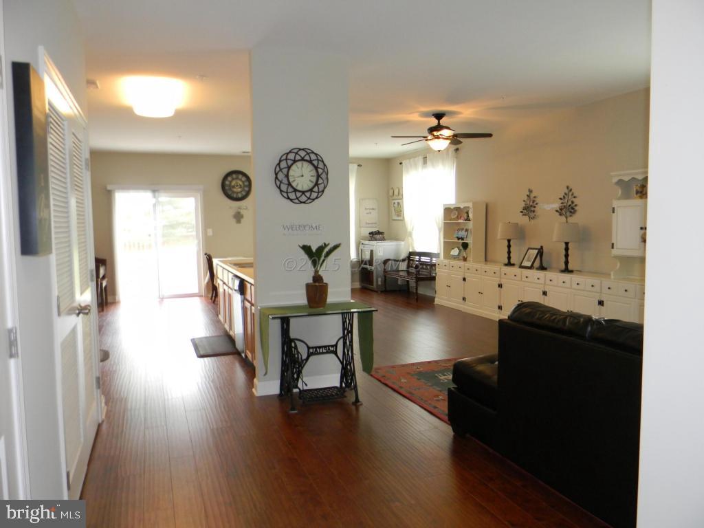 COLONIAL VILLAGE - Residential