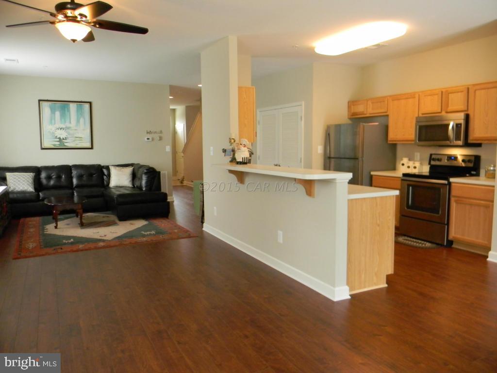 COLONIAL VILLAGE - Residential