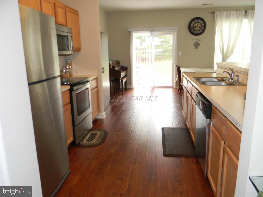 COLONIAL VILLAGE - Residential