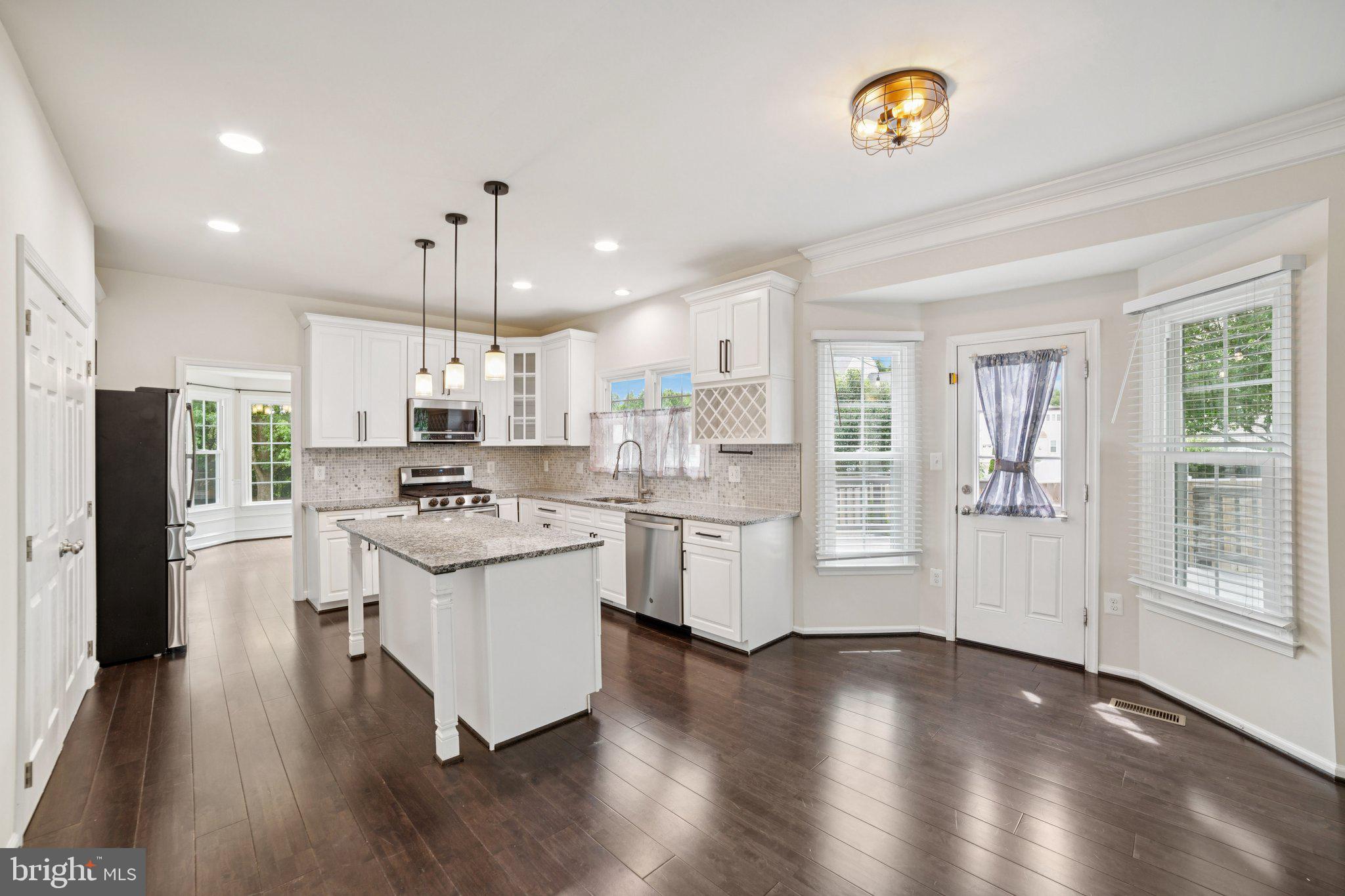 HAMPTON OAKS - Residential