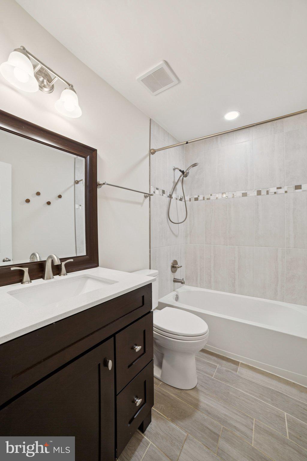 HAMPTON OAKS - Residential