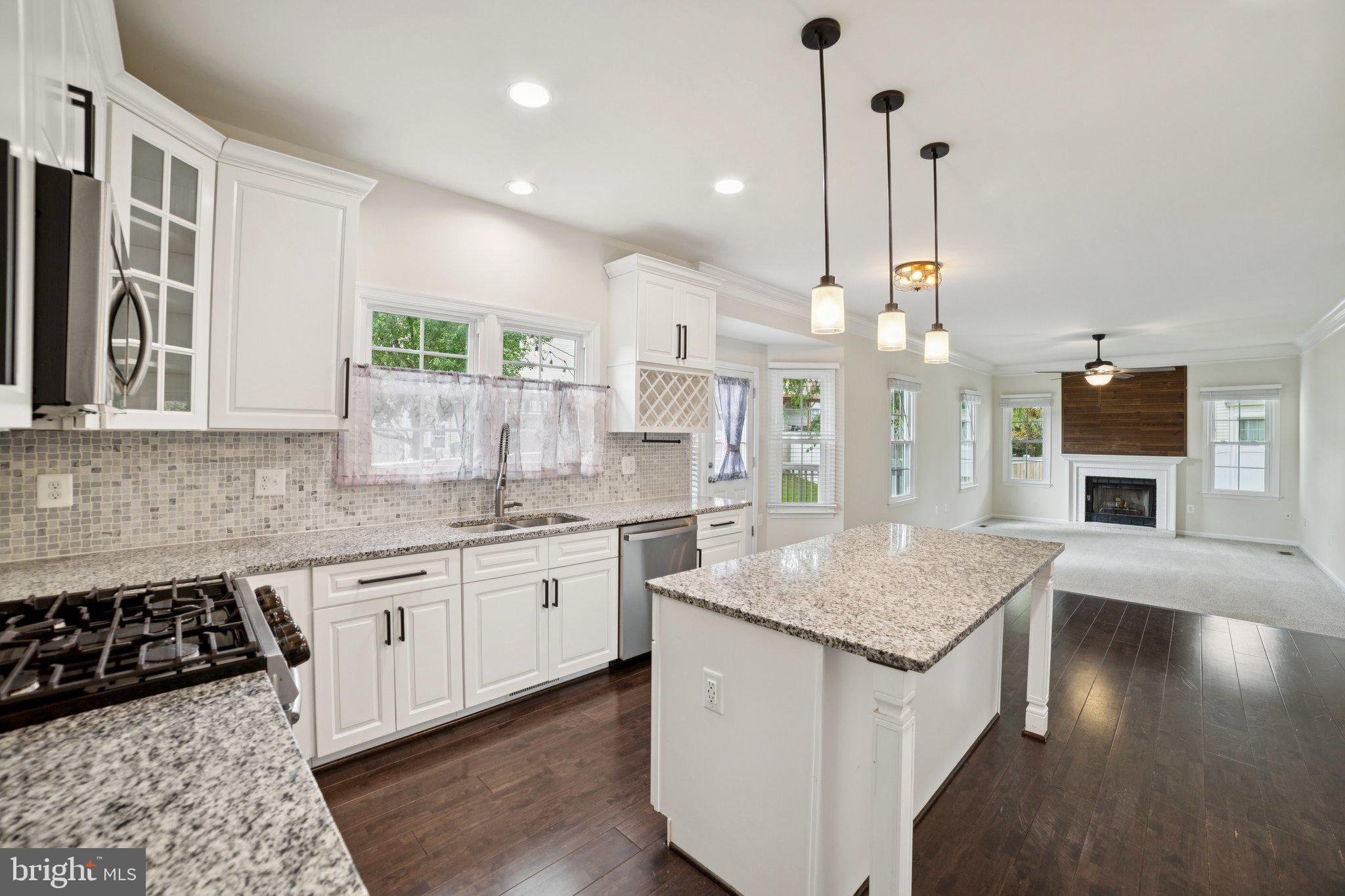 HAMPTON OAKS - Residential