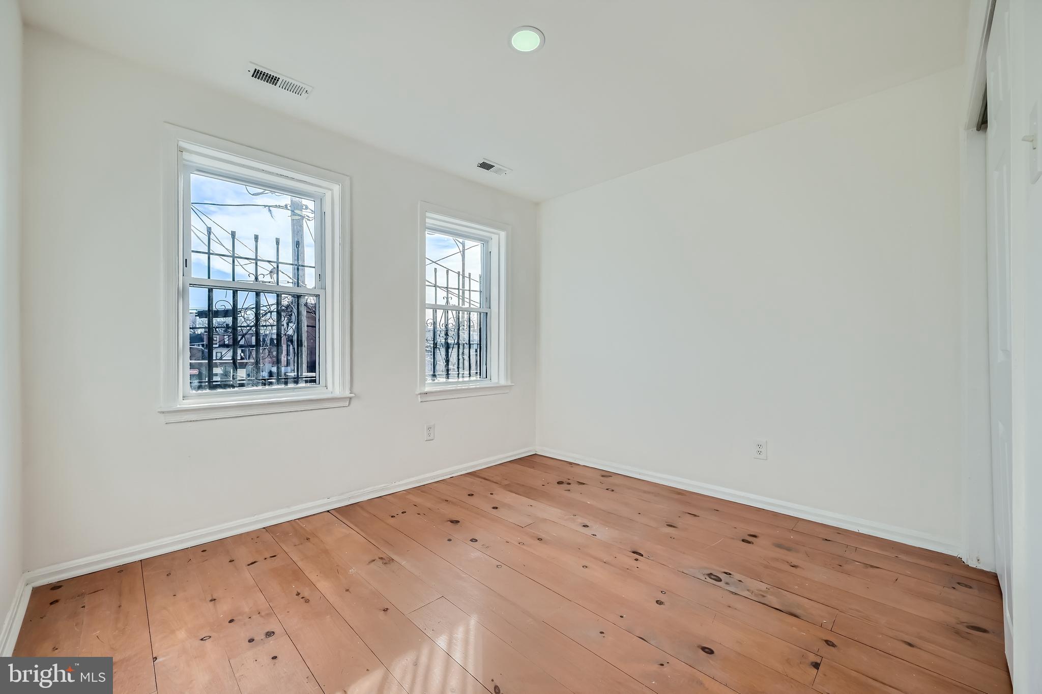 HOLLINS MARKET - Residential