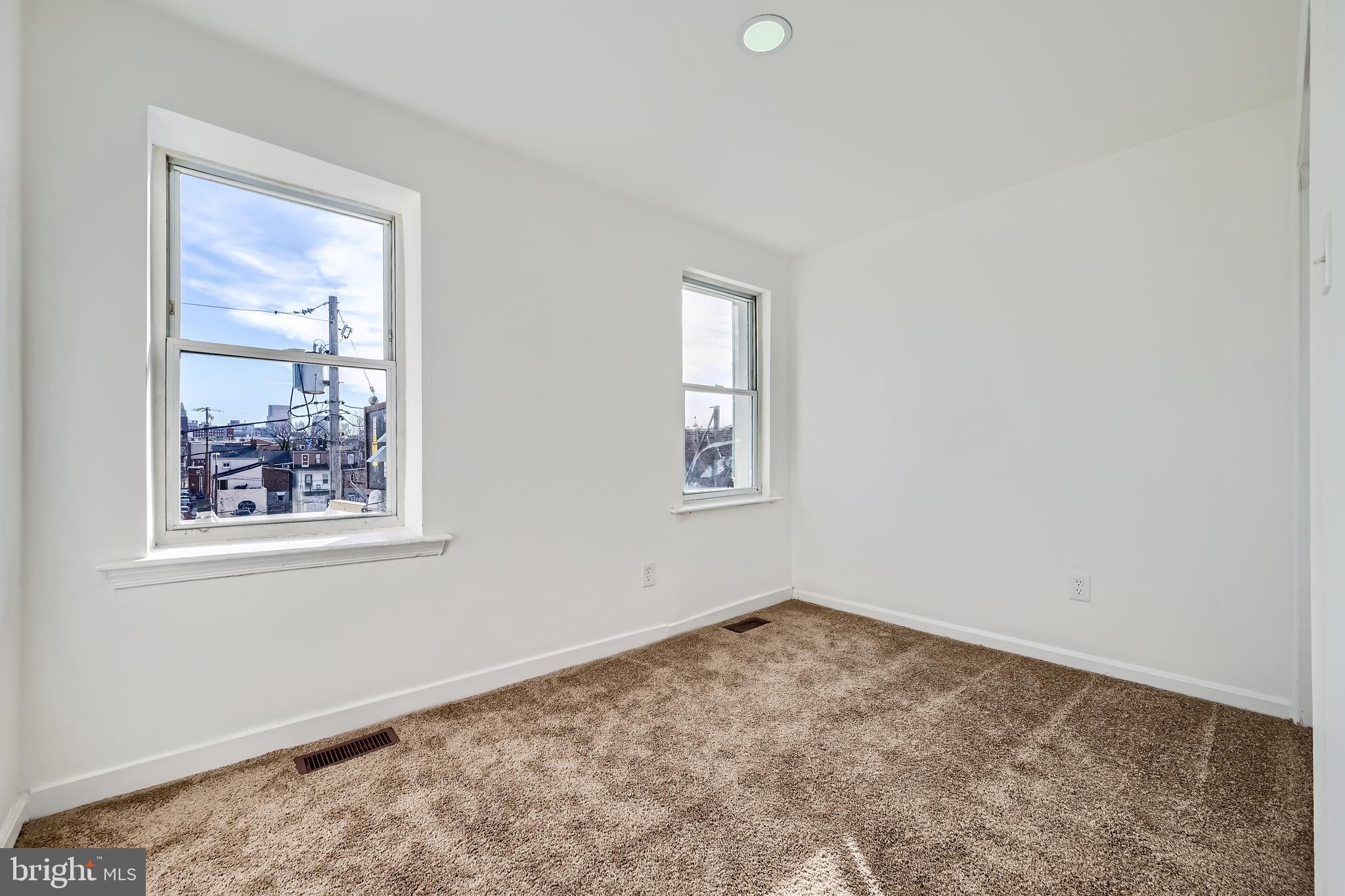 HOLLINS MARKET - Residential