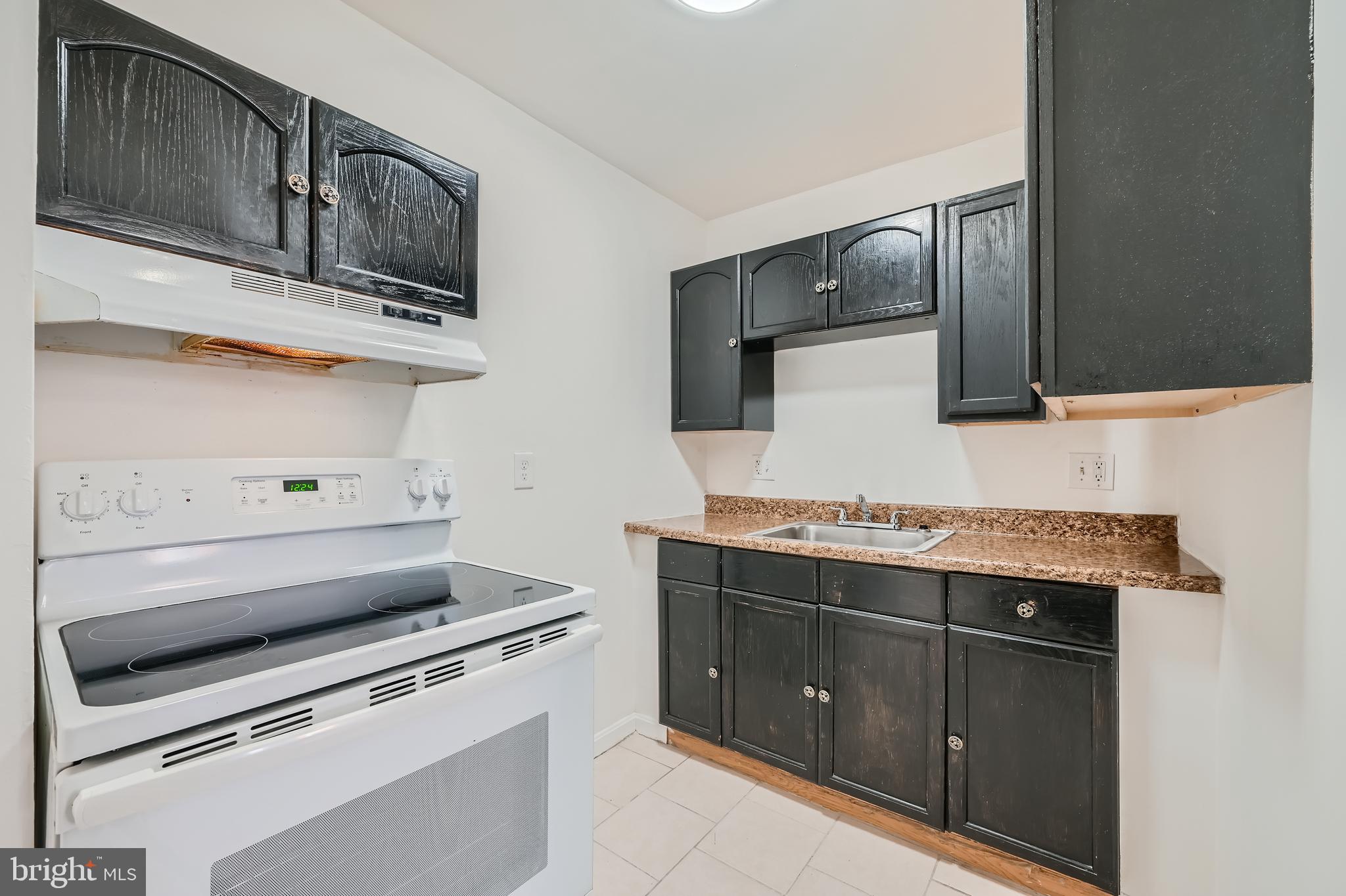 HOLLINS MARKET - Residential