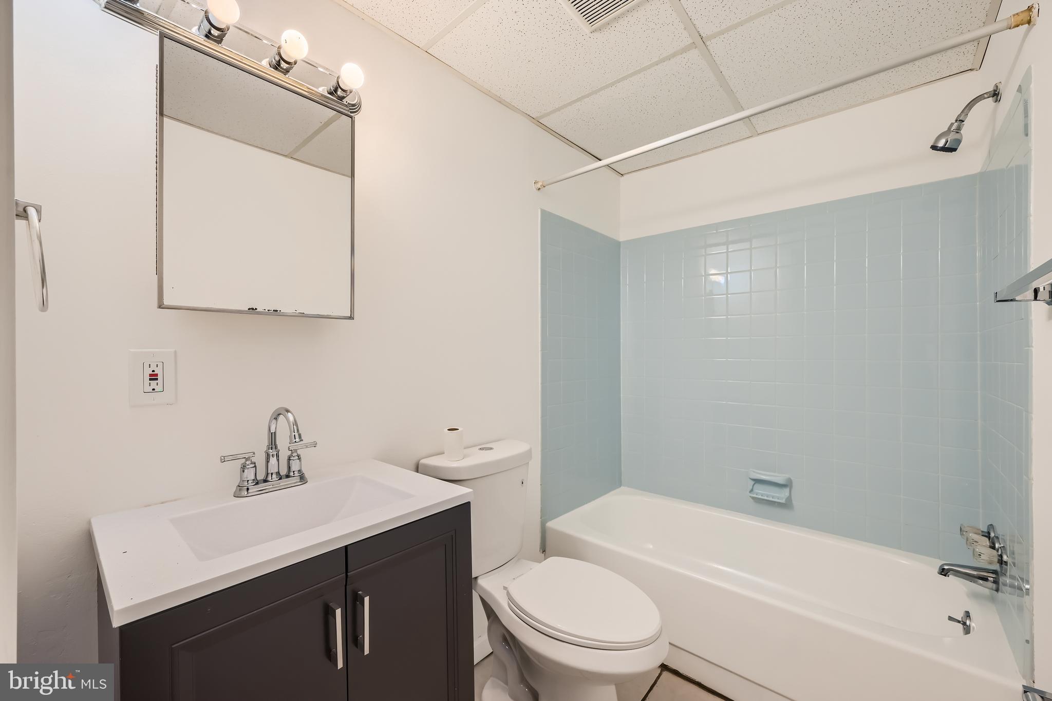 HOLLINS MARKET - Residential