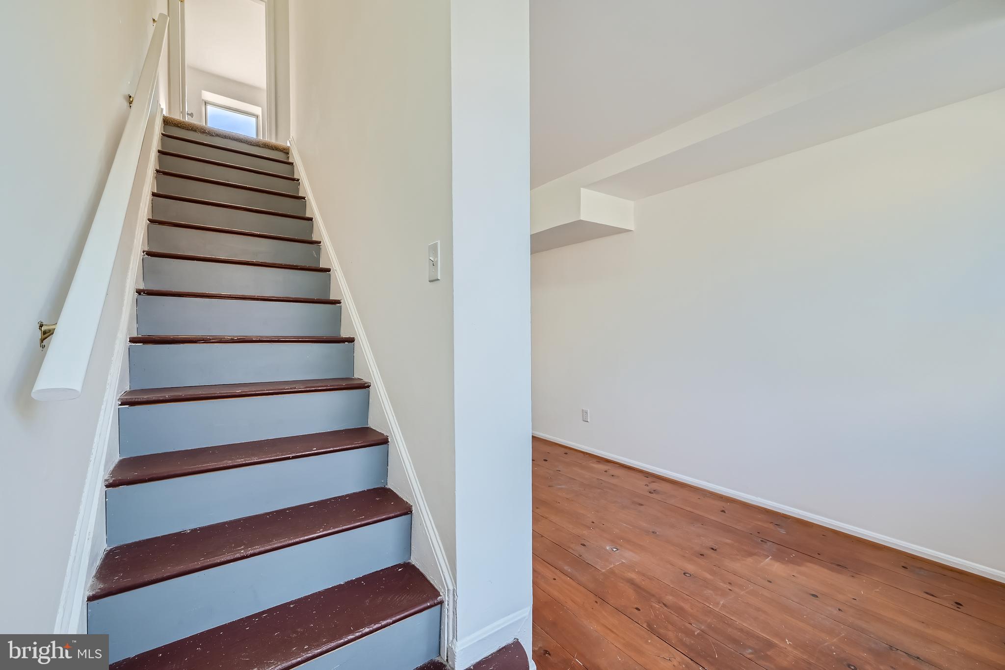 HOLLINS MARKET - Residential