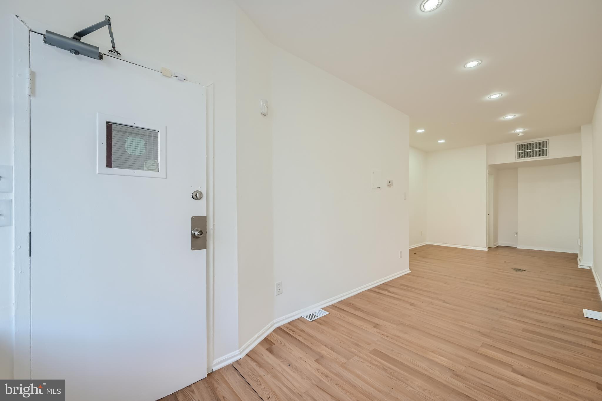 HOLLINS MARKET - Residential