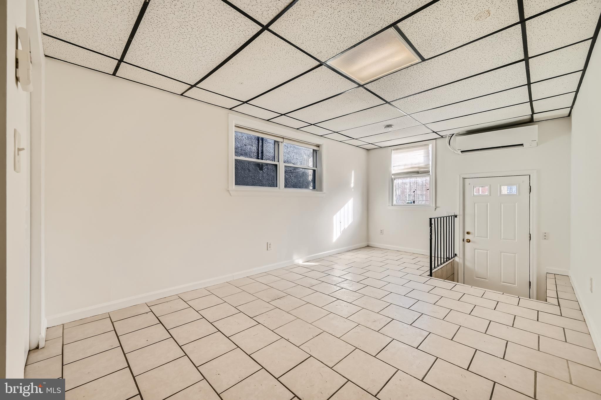 HOLLINS MARKET - Residential