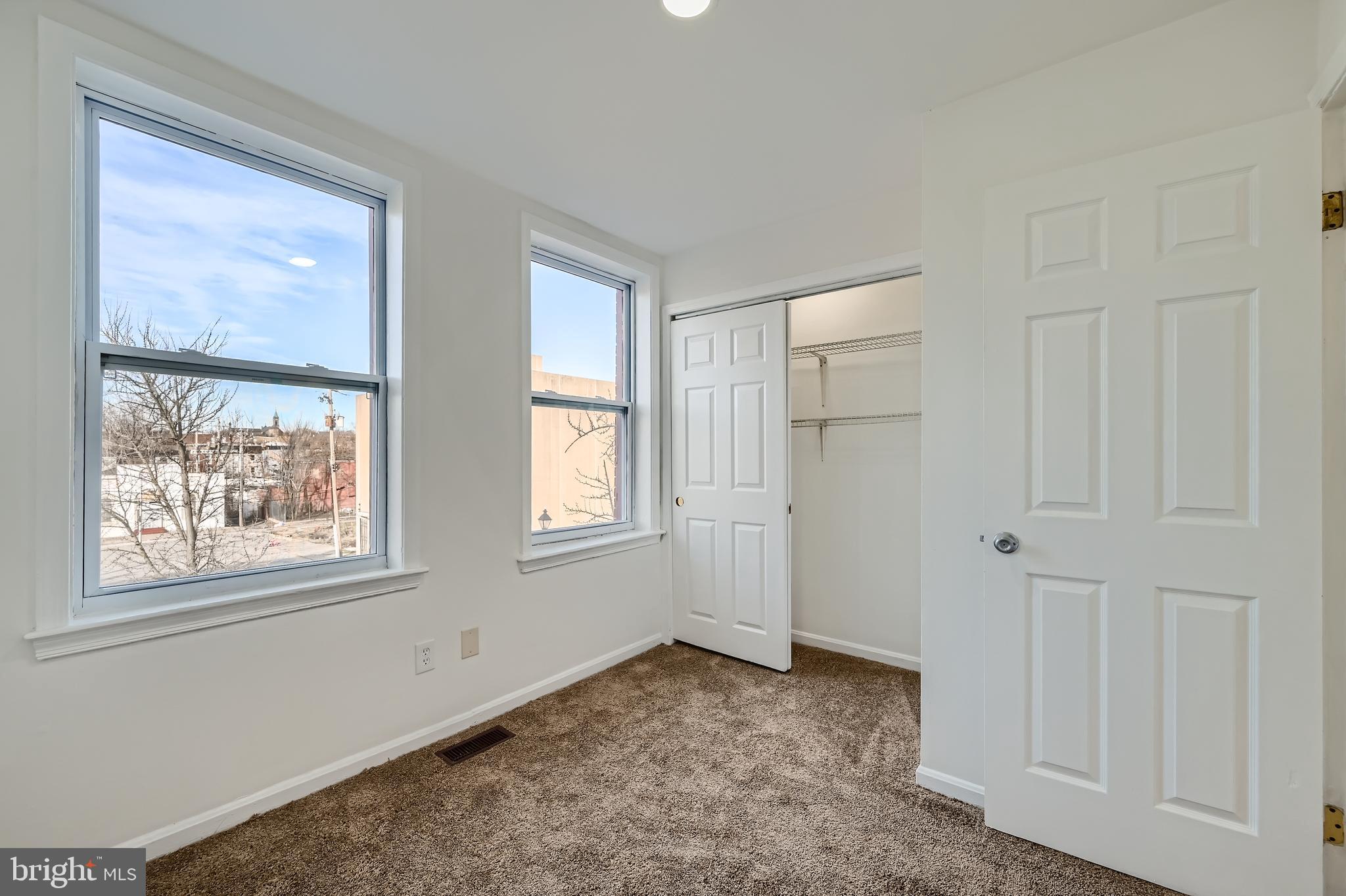 HOLLINS MARKET - Residential