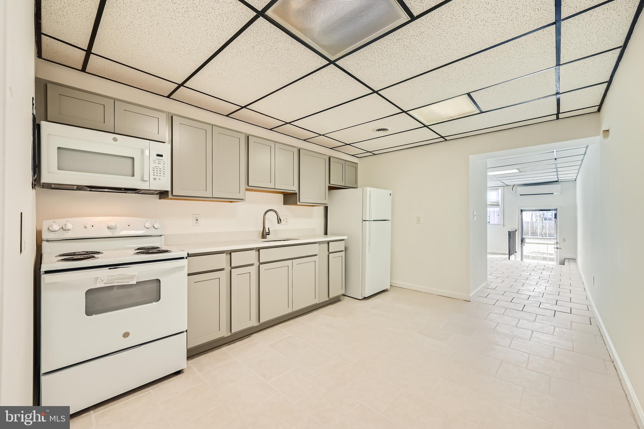 HOLLINS MARKET - Residential