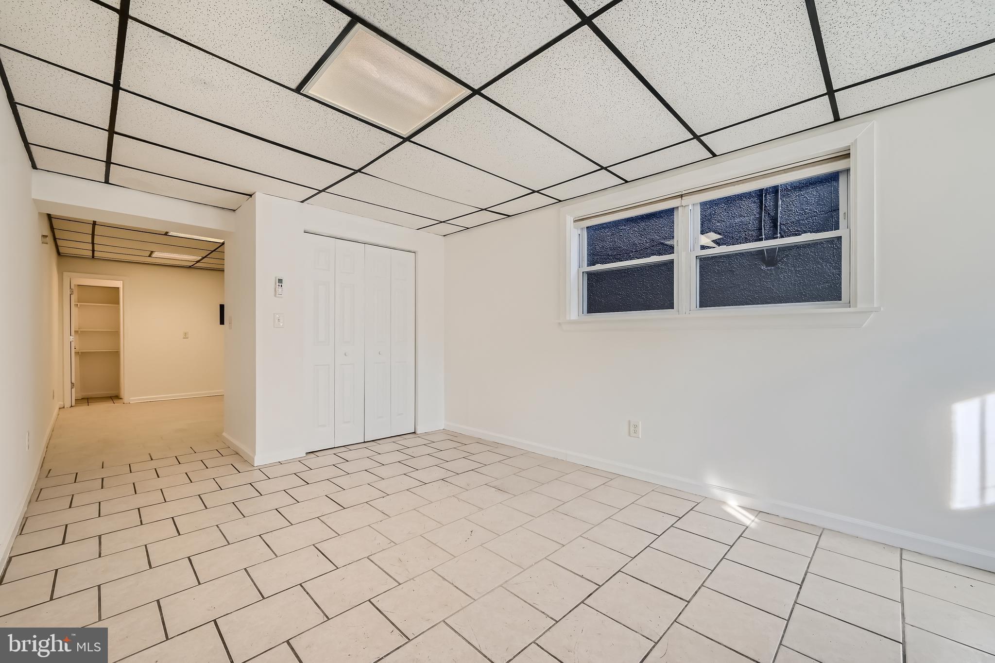 HOLLINS MARKET - Residential