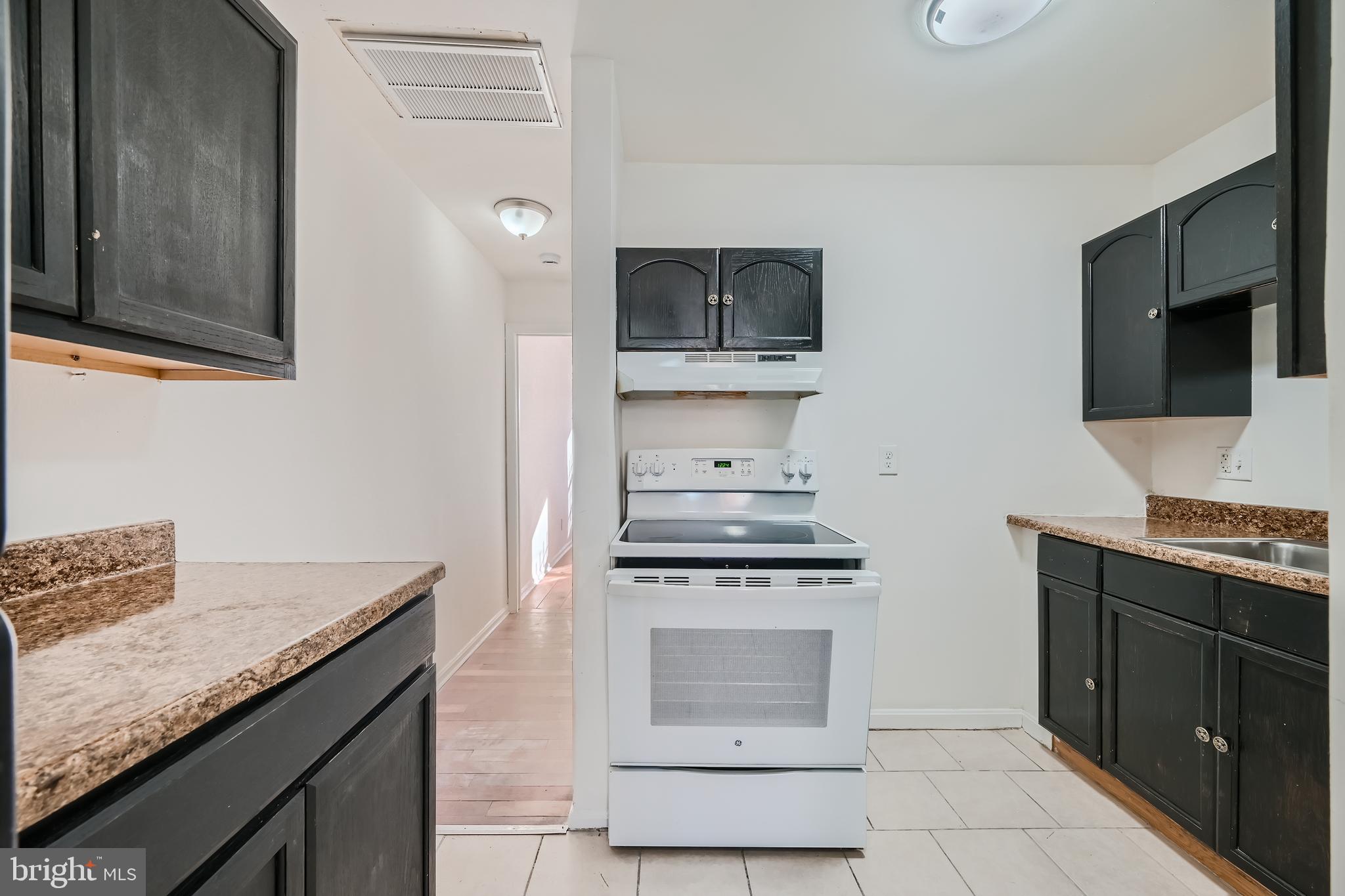 HOLLINS MARKET - Residential