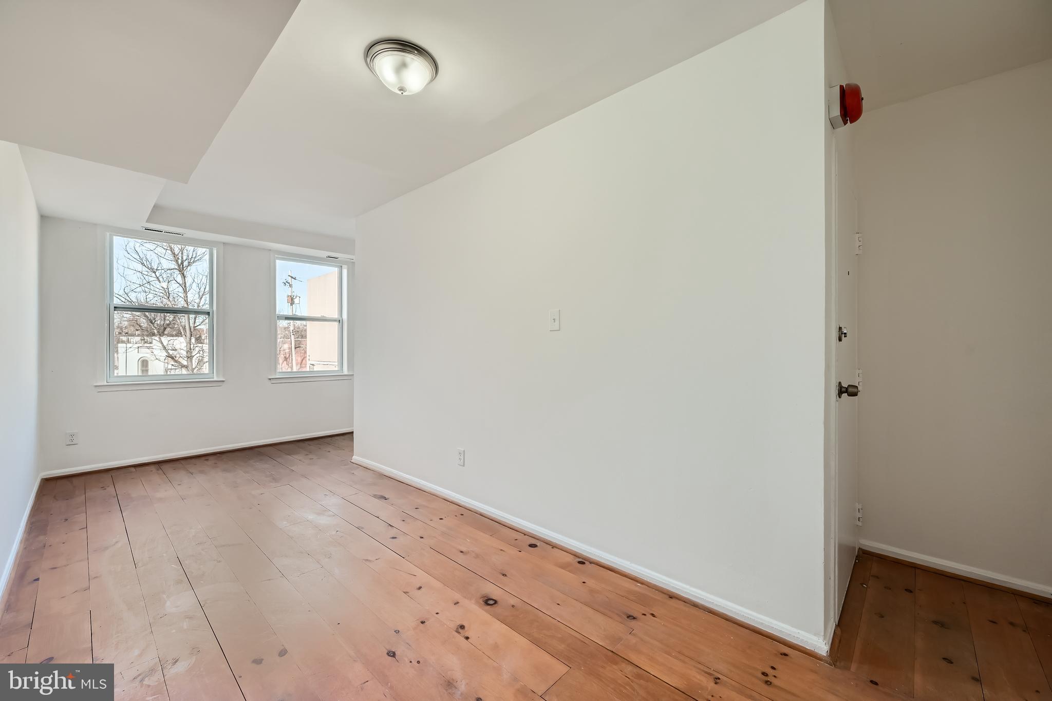 HOLLINS MARKET - Residential