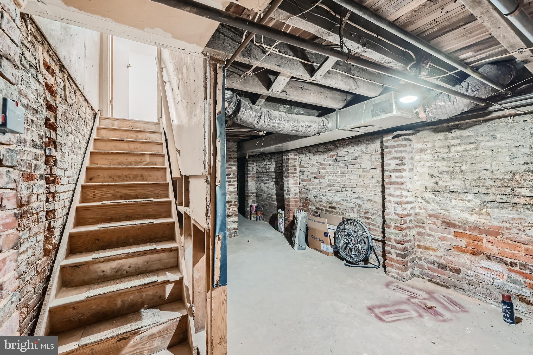 HOLLINS MARKET - Residential