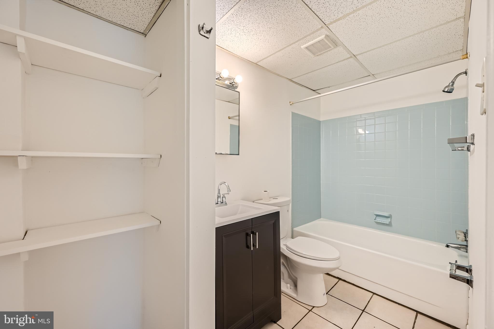 HOLLINS MARKET - Residential