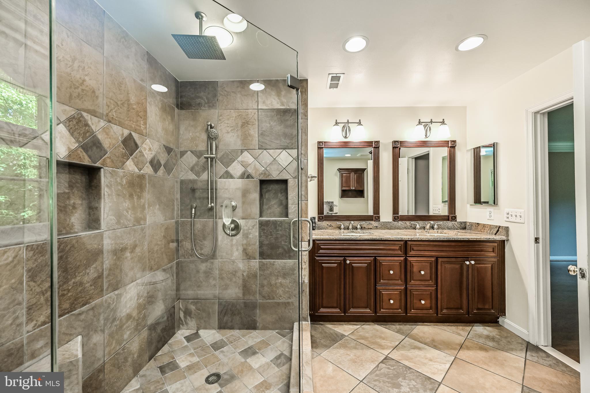 CROSSPOINTE - Residential