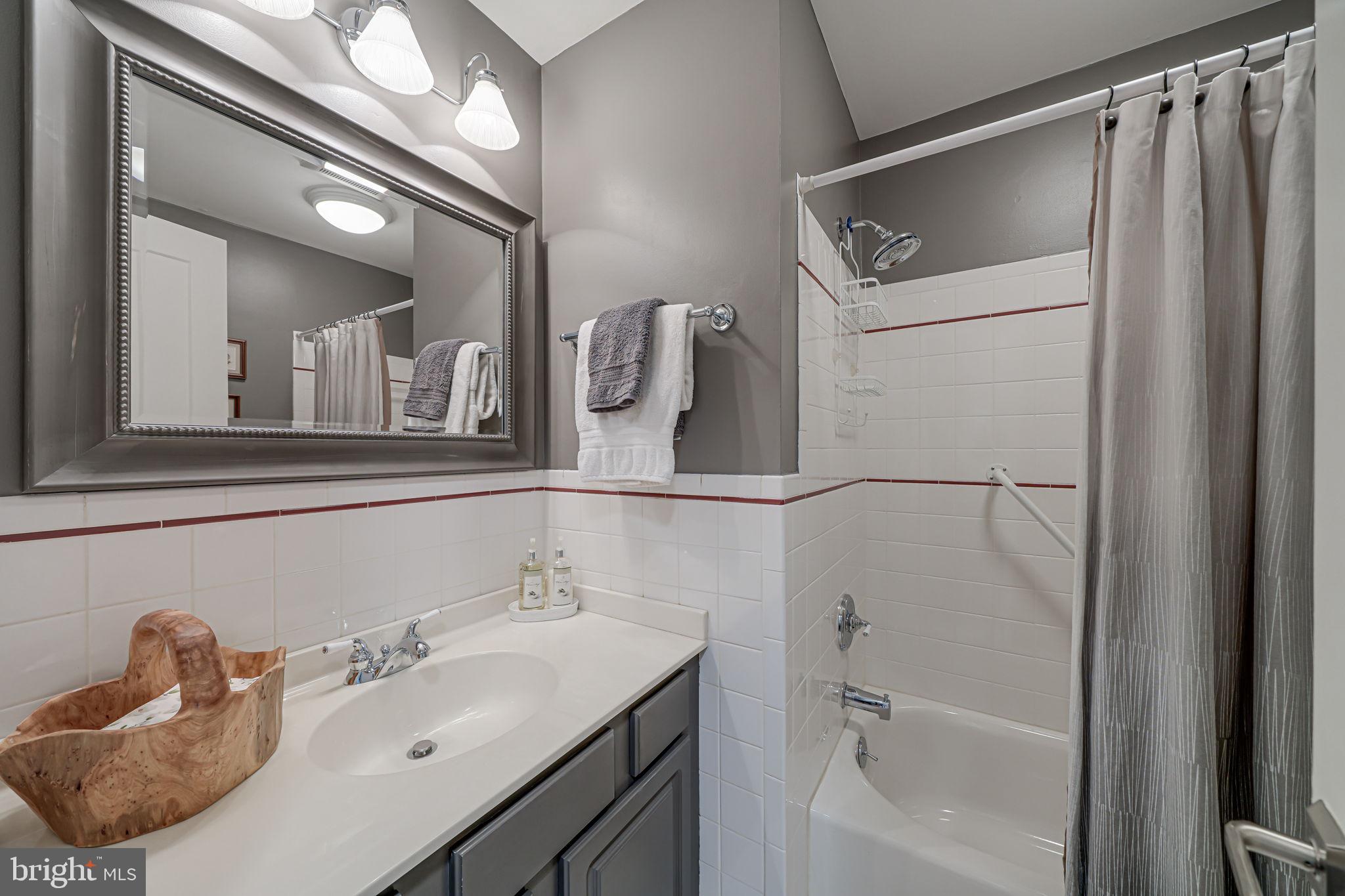 RESTON - Residential