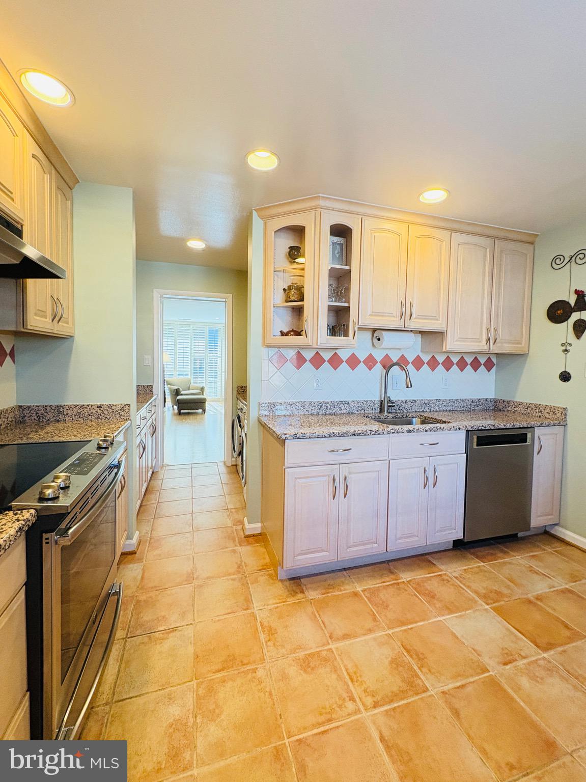 1661 S HAYES STREET 2