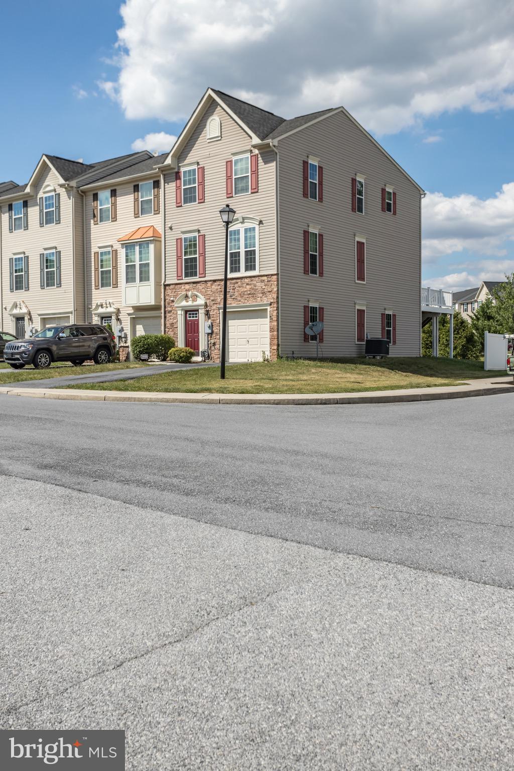 BROOKFIELD - Residential