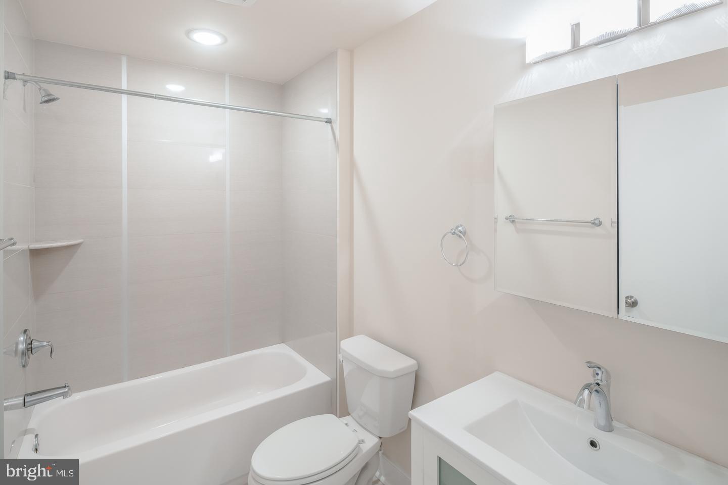 GRADUATE HOSPITAL - Residential Lease