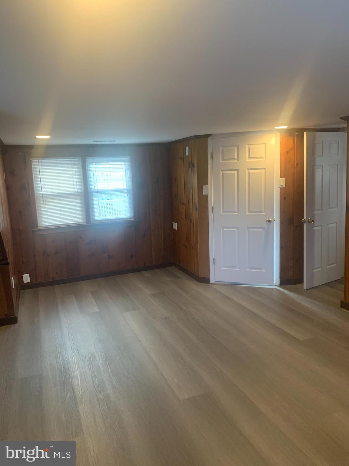 HAMPSHIRE KNOLLS - Residential Lease